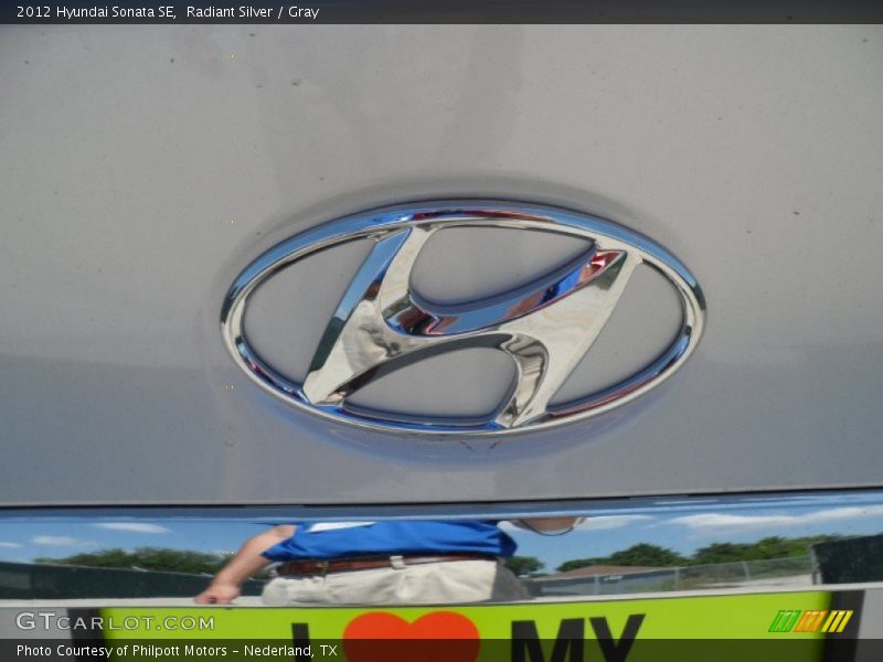 Radiant Silver / Gray 2012 Hyundai Sonata SE