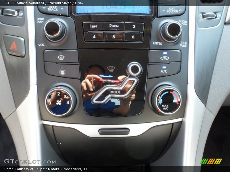 Radiant Silver / Gray 2012 Hyundai Sonata SE