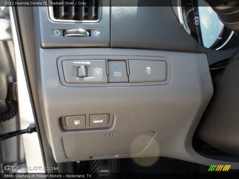 Radiant Silver / Gray 2012 Hyundai Sonata SE