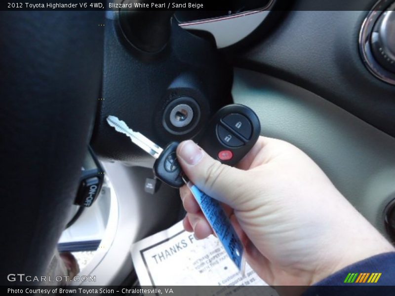 Blizzard White Pearl / Sand Beige 2012 Toyota Highlander V6 4WD