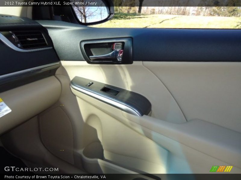 Super White / Ivory 2012 Toyota Camry Hybrid XLE