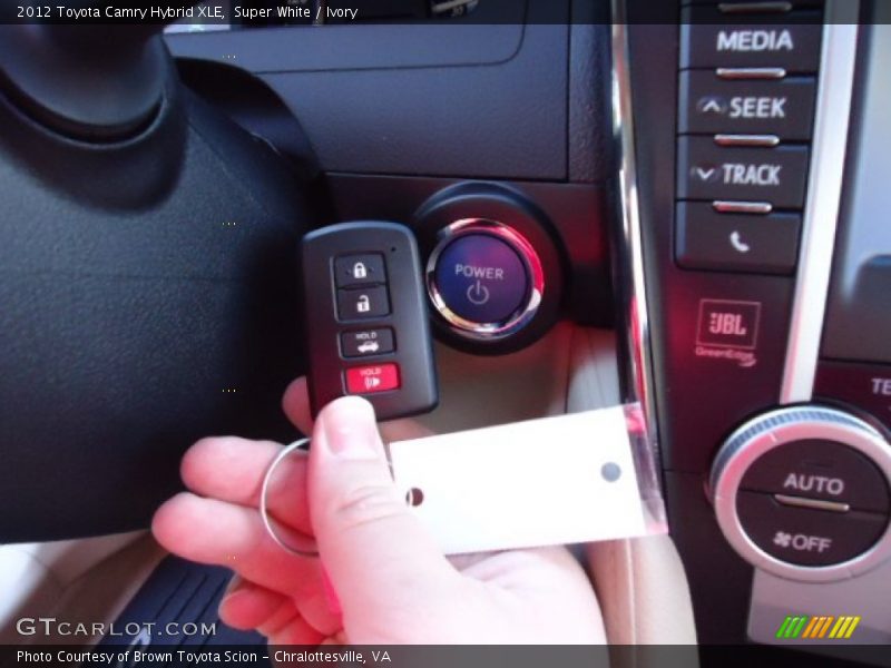 Super White / Ivory 2012 Toyota Camry Hybrid XLE