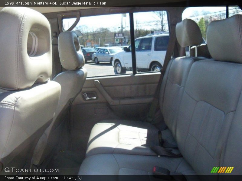 Sudan Beige Metallic / Tan 1999 Mitsubishi Montero 4x4