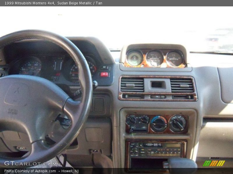 Sudan Beige Metallic / Tan 1999 Mitsubishi Montero 4x4