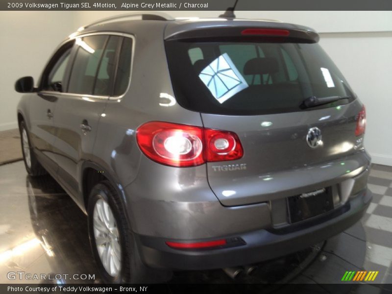 Alpine Grey Metallic / Charcoal 2009 Volkswagen Tiguan SEL 4Motion