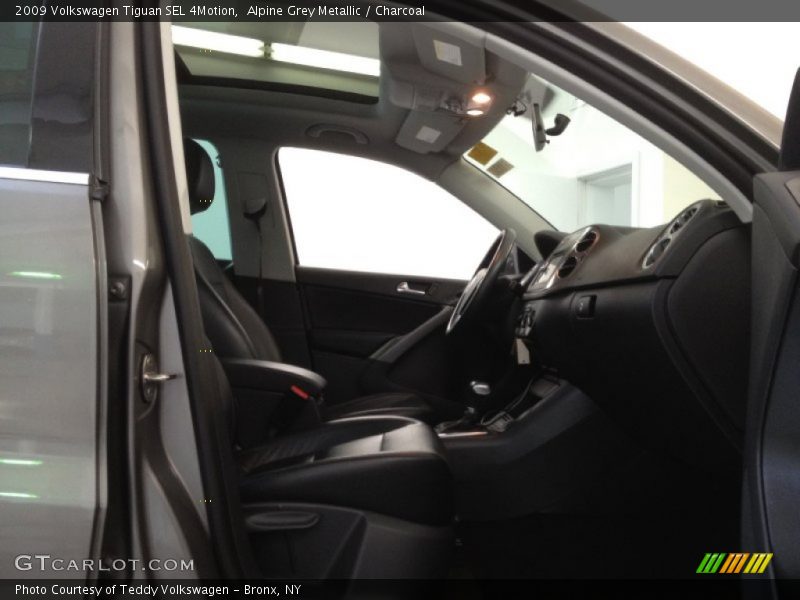 Alpine Grey Metallic / Charcoal 2009 Volkswagen Tiguan SEL 4Motion