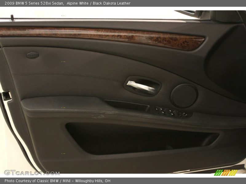 Alpine White / Black Dakota Leather 2009 BMW 5 Series 528xi Sedan
