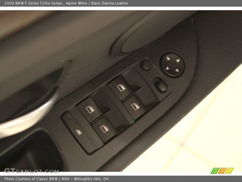 Alpine White / Black Dakota Leather 2009 BMW 5 Series 528xi Sedan