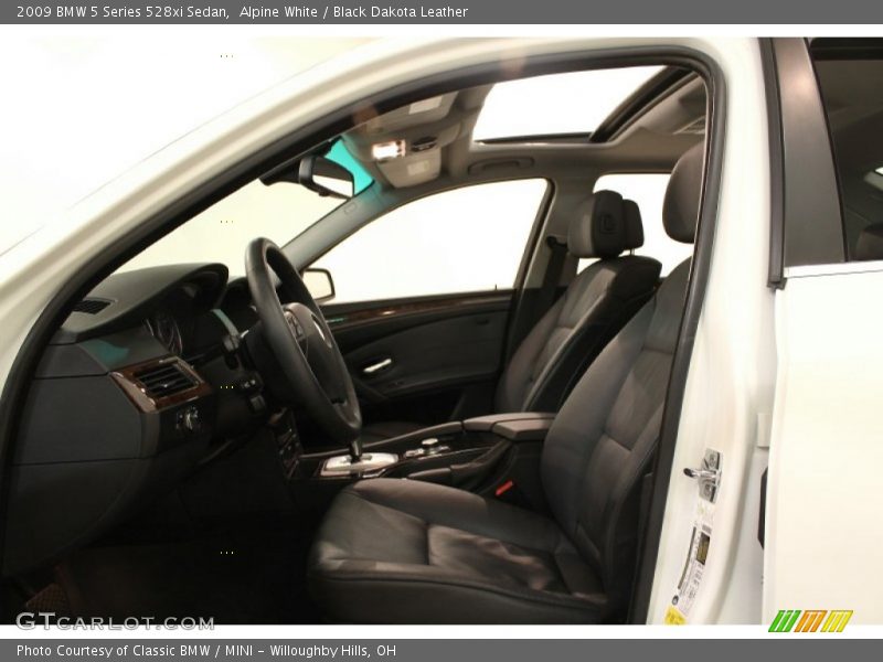 Alpine White / Black Dakota Leather 2009 BMW 5 Series 528xi Sedan