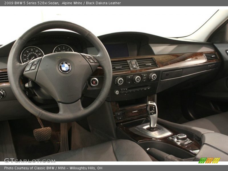 Alpine White / Black Dakota Leather 2009 BMW 5 Series 528xi Sedan