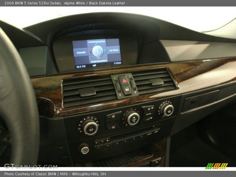 Alpine White / Black Dakota Leather 2009 BMW 5 Series 528xi Sedan