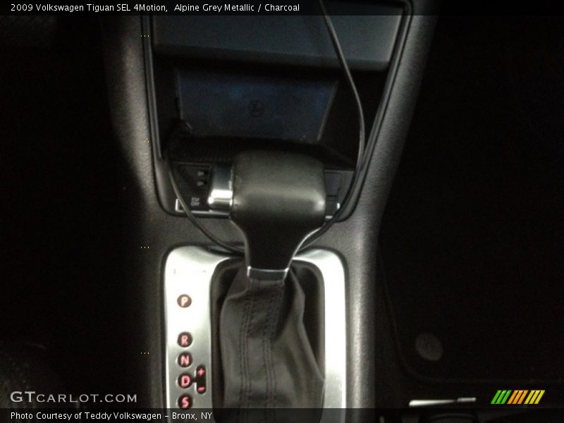 Alpine Grey Metallic / Charcoal 2009 Volkswagen Tiguan SEL 4Motion