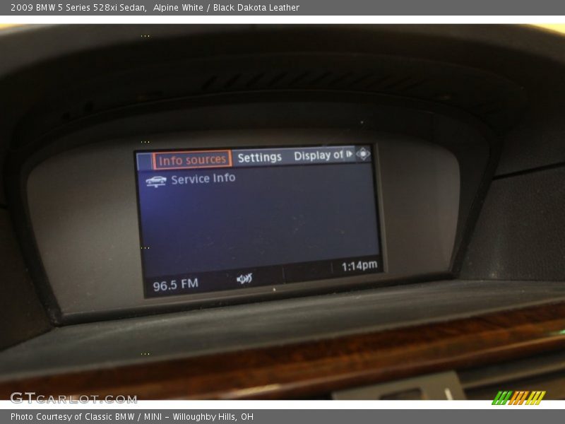 Alpine White / Black Dakota Leather 2009 BMW 5 Series 528xi Sedan