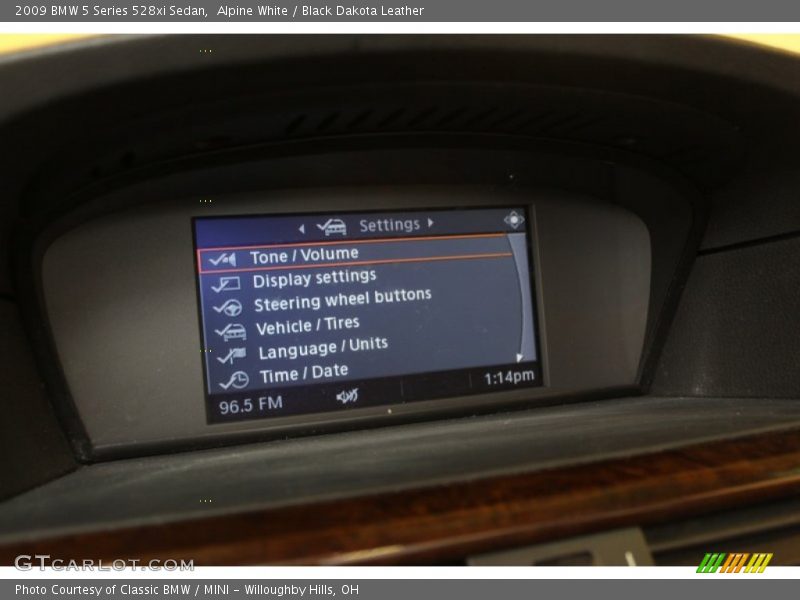 Alpine White / Black Dakota Leather 2009 BMW 5 Series 528xi Sedan