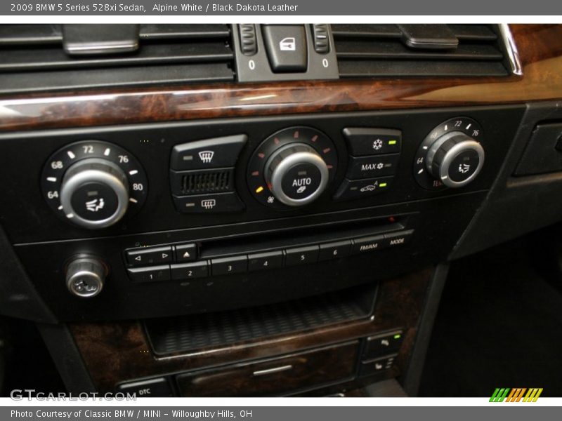 Alpine White / Black Dakota Leather 2009 BMW 5 Series 528xi Sedan