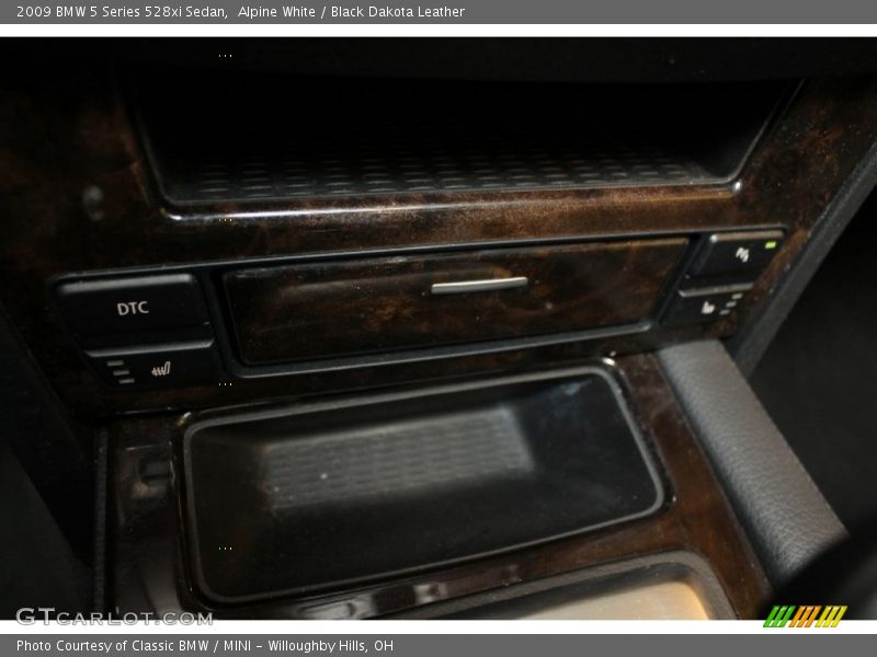 Alpine White / Black Dakota Leather 2009 BMW 5 Series 528xi Sedan