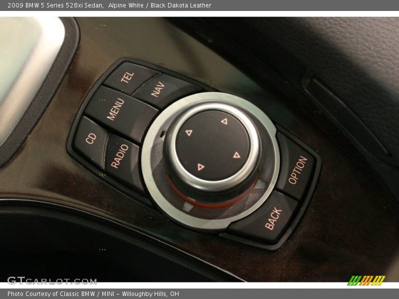 Alpine White / Black Dakota Leather 2009 BMW 5 Series 528xi Sedan