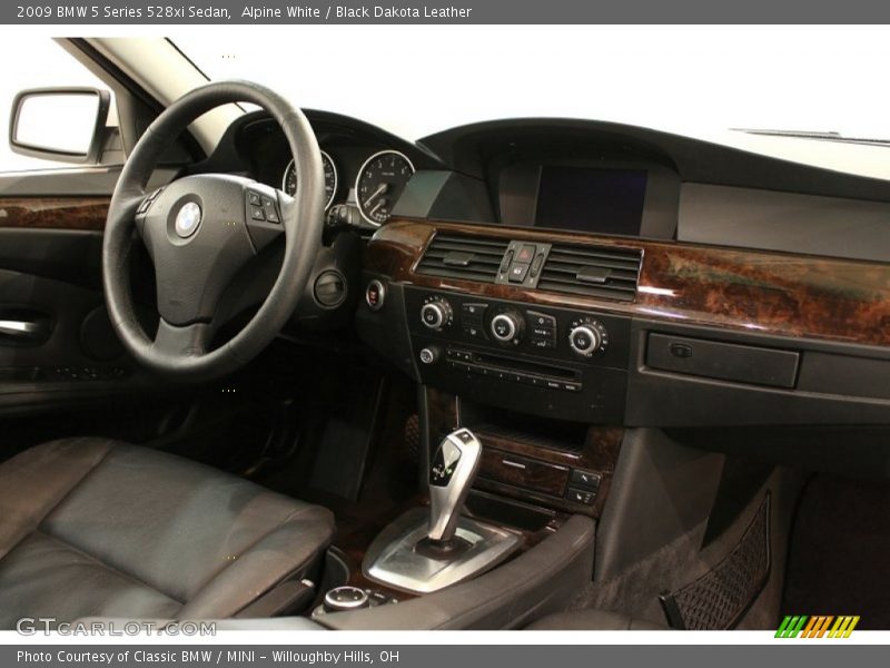Alpine White / Black Dakota Leather 2009 BMW 5 Series 528xi Sedan