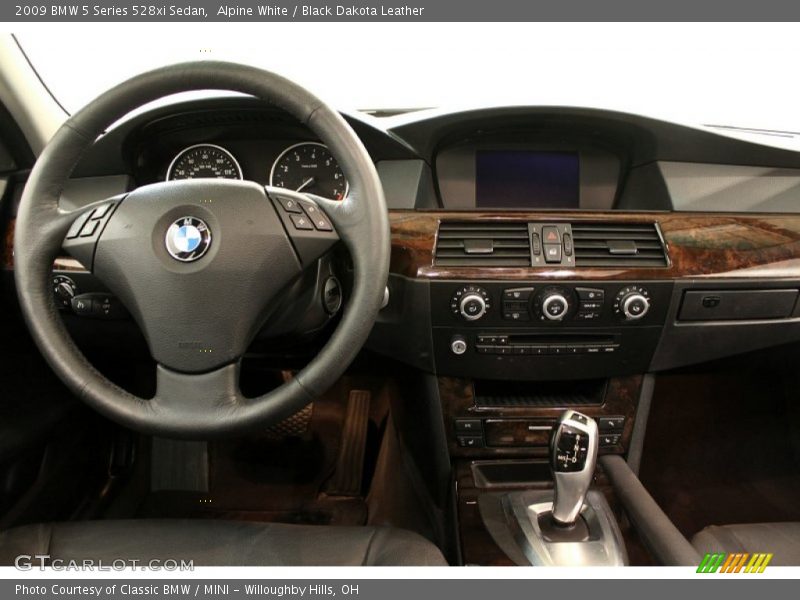 Alpine White / Black Dakota Leather 2009 BMW 5 Series 528xi Sedan