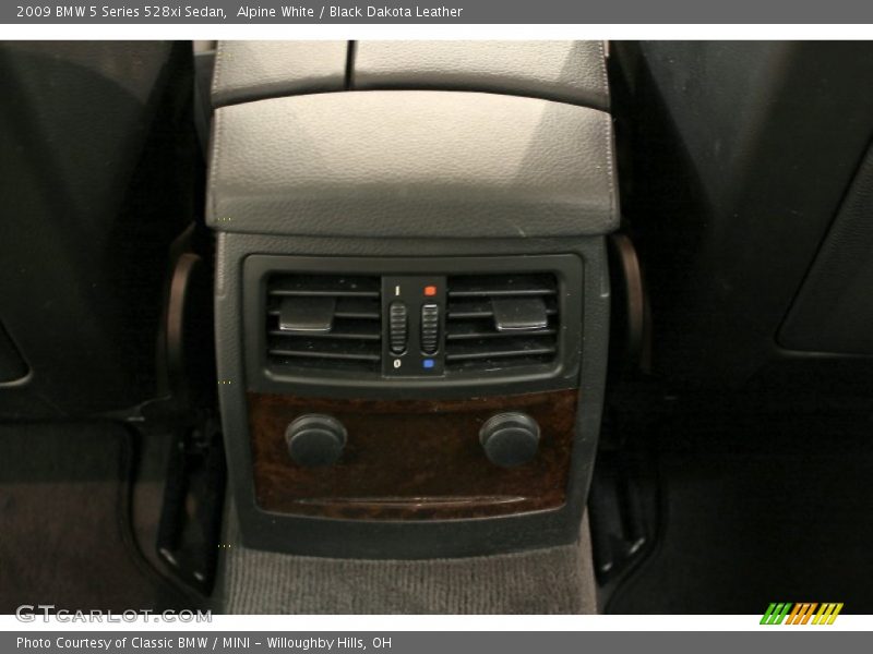 Alpine White / Black Dakota Leather 2009 BMW 5 Series 528xi Sedan