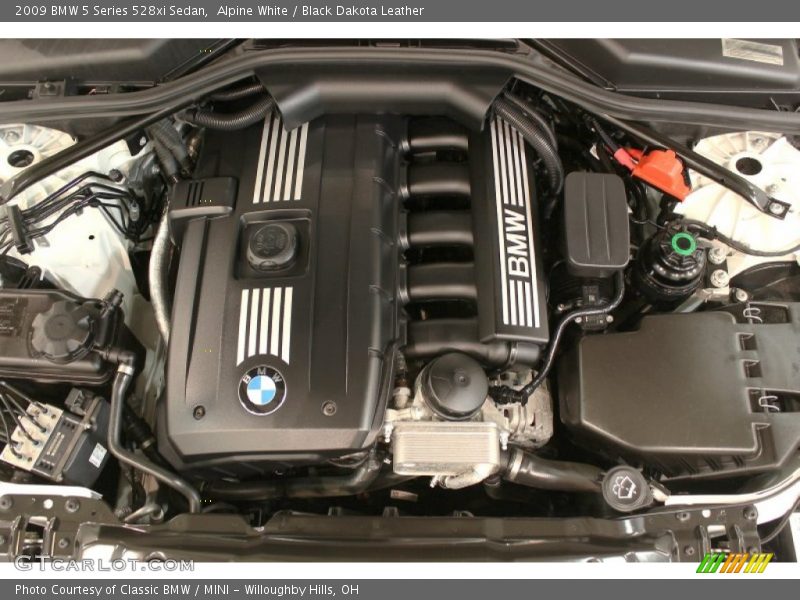 Alpine White / Black Dakota Leather 2009 BMW 5 Series 528xi Sedan