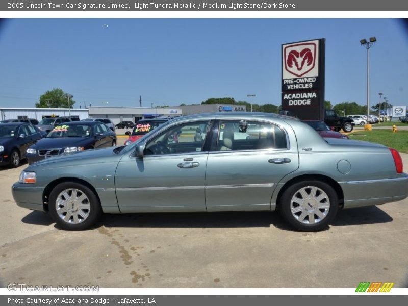 Light Tundra Metallic / Medium Light Stone/Dark Stone 2005 Lincoln Town Car Signature Limited