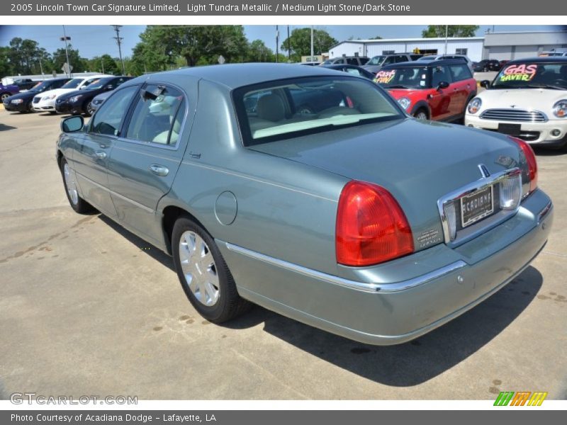 Light Tundra Metallic / Medium Light Stone/Dark Stone 2005 Lincoln Town Car Signature Limited