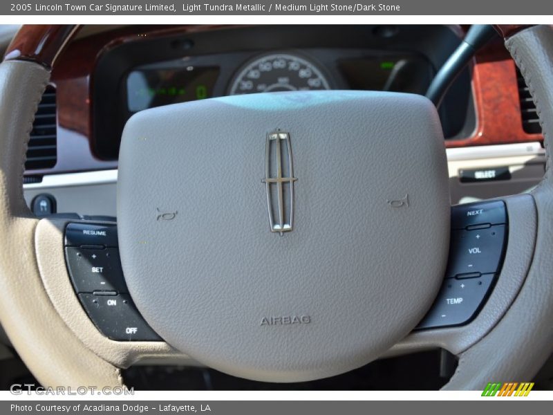 Light Tundra Metallic / Medium Light Stone/Dark Stone 2005 Lincoln Town Car Signature Limited