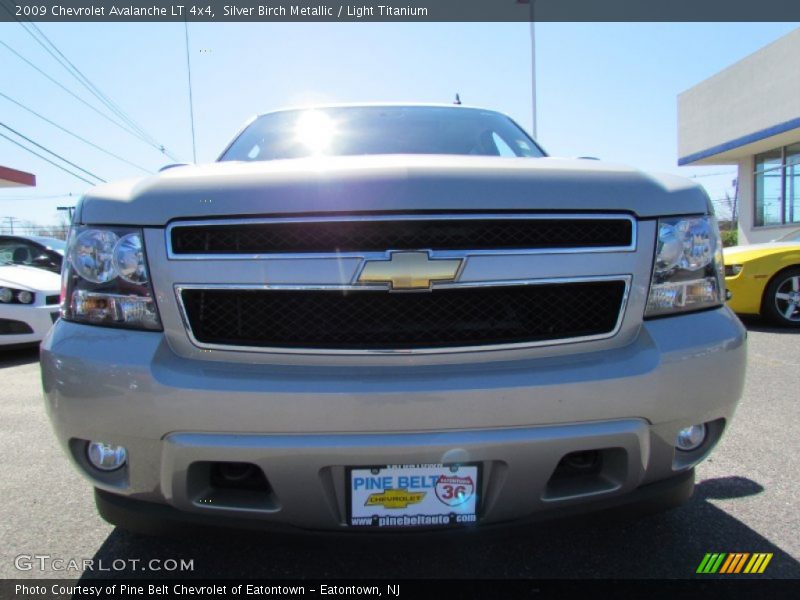 Silver Birch Metallic / Light Titanium 2009 Chevrolet Avalanche LT 4x4