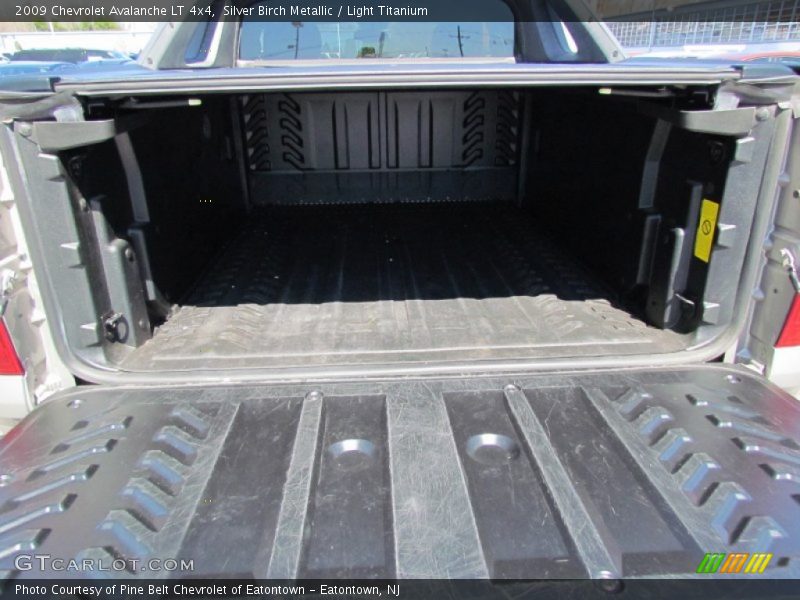 Silver Birch Metallic / Light Titanium 2009 Chevrolet Avalanche LT 4x4