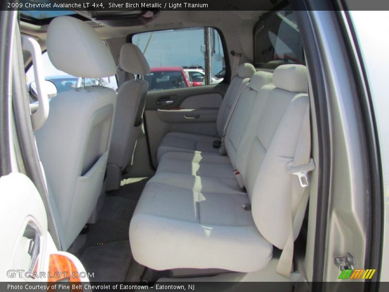 Silver Birch Metallic / Light Titanium 2009 Chevrolet Avalanche LT 4x4
