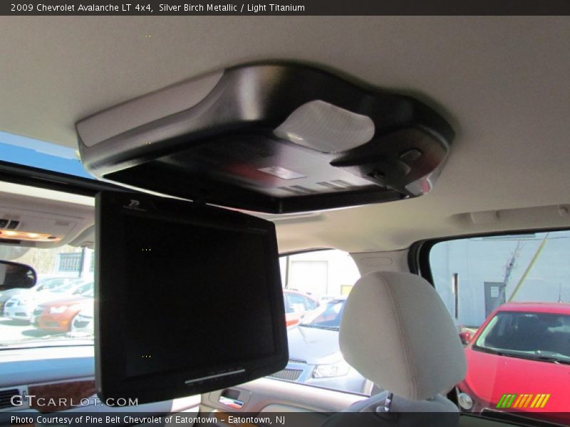 Silver Birch Metallic / Light Titanium 2009 Chevrolet Avalanche LT 4x4