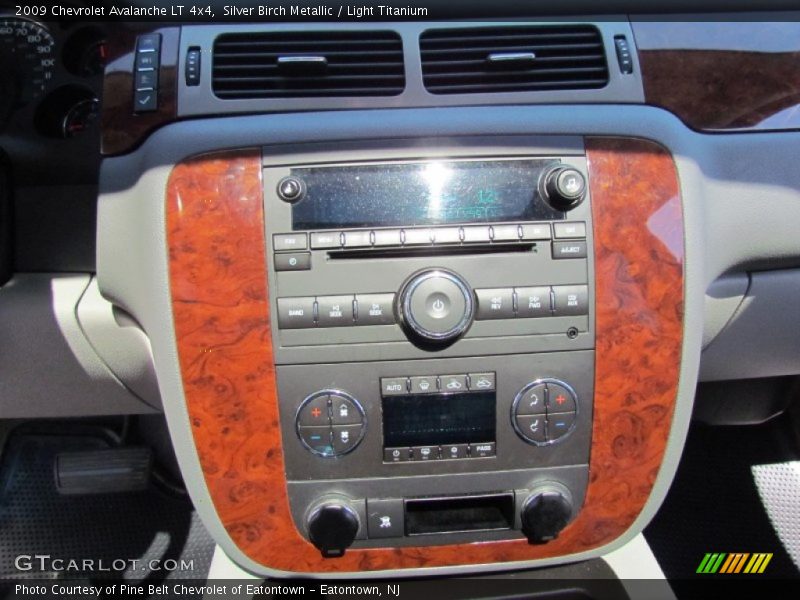 Silver Birch Metallic / Light Titanium 2009 Chevrolet Avalanche LT 4x4