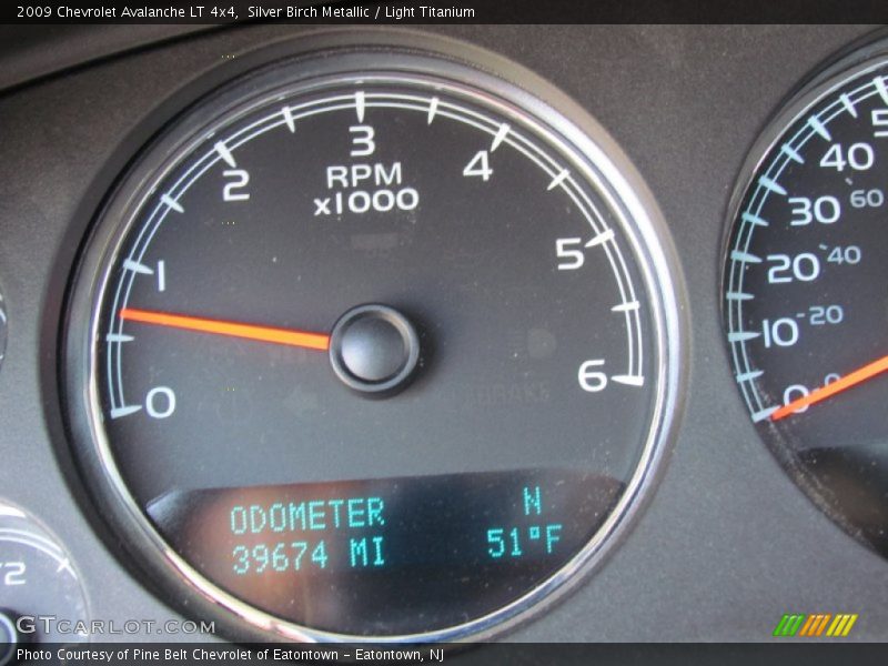 Silver Birch Metallic / Light Titanium 2009 Chevrolet Avalanche LT 4x4