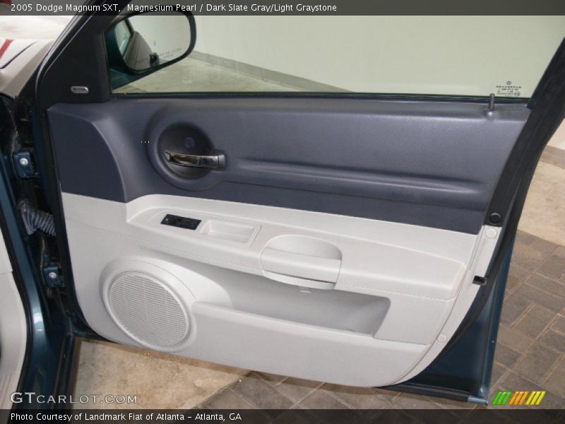 Magnesium Pearl / Dark Slate Gray/Light Graystone 2005 Dodge Magnum SXT