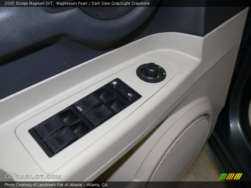 Magnesium Pearl / Dark Slate Gray/Light Graystone 2005 Dodge Magnum SXT
