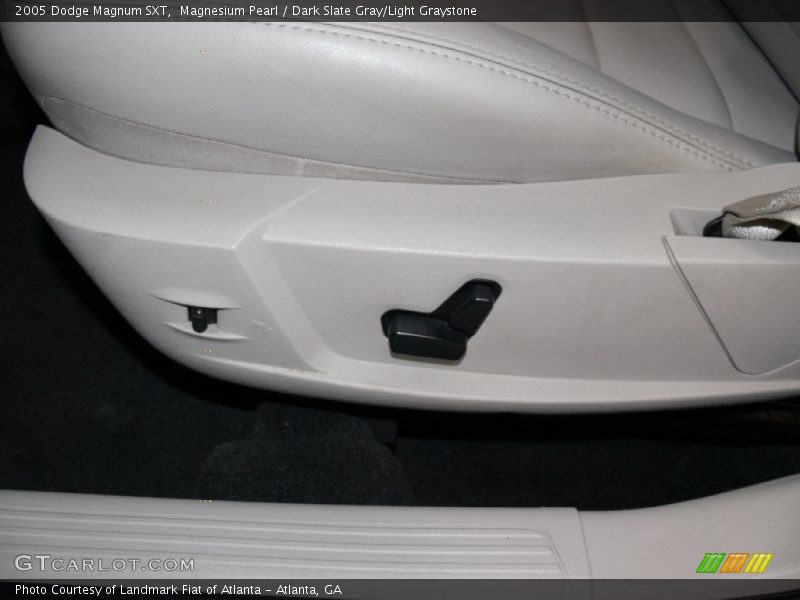 Magnesium Pearl / Dark Slate Gray/Light Graystone 2005 Dodge Magnum SXT