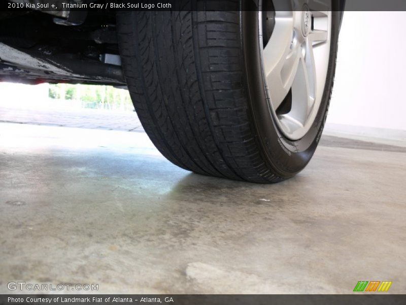 Titanium Gray / Black Soul Logo Cloth 2010 Kia Soul +