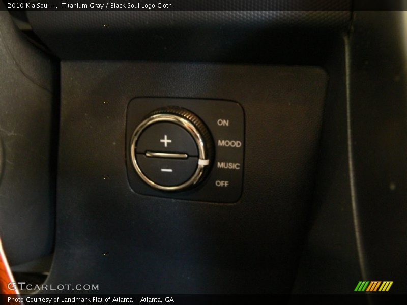 Titanium Gray / Black Soul Logo Cloth 2010 Kia Soul +
