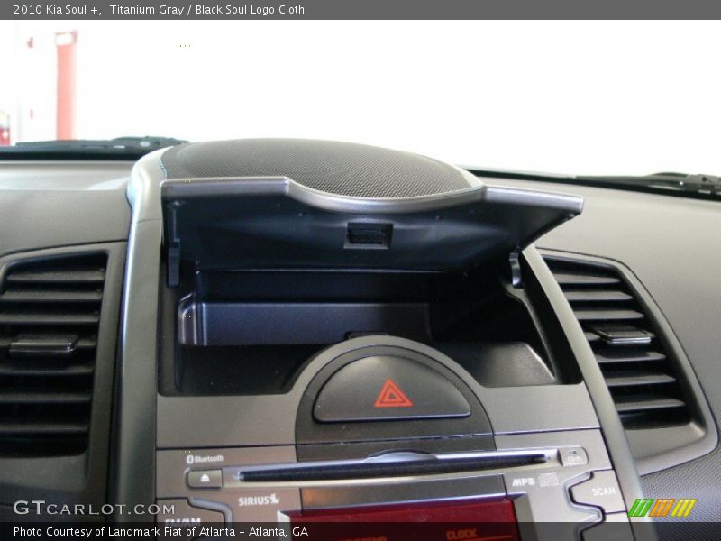 Titanium Gray / Black Soul Logo Cloth 2010 Kia Soul +