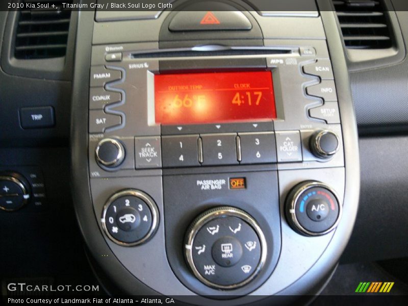 Titanium Gray / Black Soul Logo Cloth 2010 Kia Soul +