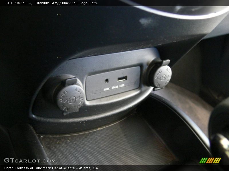 Titanium Gray / Black Soul Logo Cloth 2010 Kia Soul +