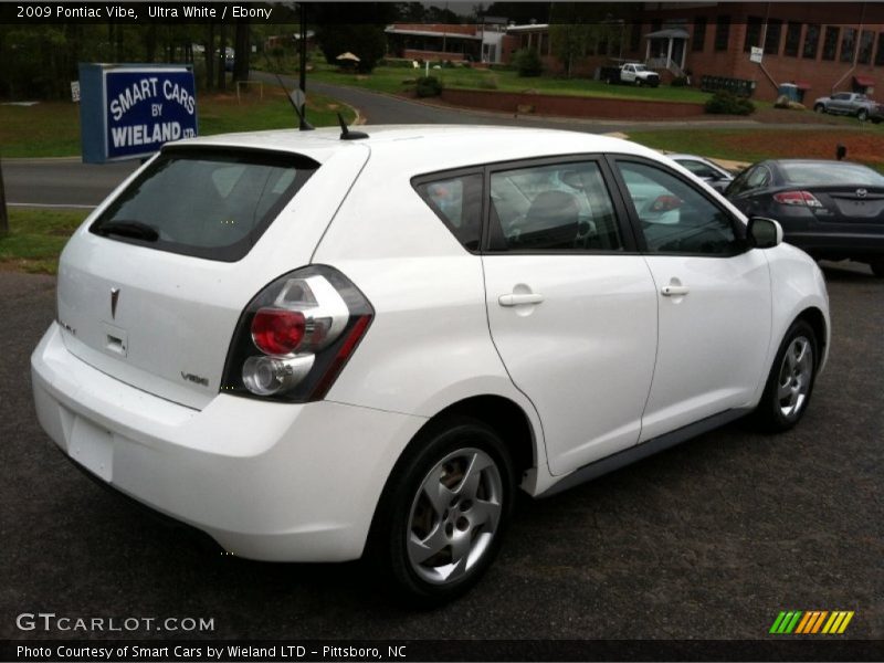Ultra White / Ebony 2009 Pontiac Vibe