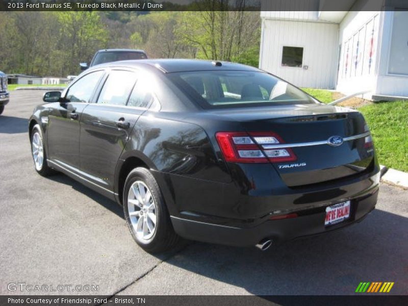 Tuxedo Black Metallic / Dune 2013 Ford Taurus SE