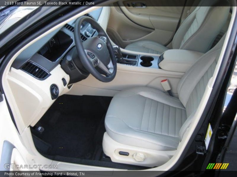 Tuxedo Black Metallic / Dune 2013 Ford Taurus SE