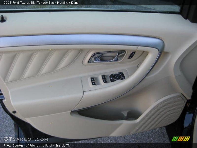 Tuxedo Black Metallic / Dune 2013 Ford Taurus SE