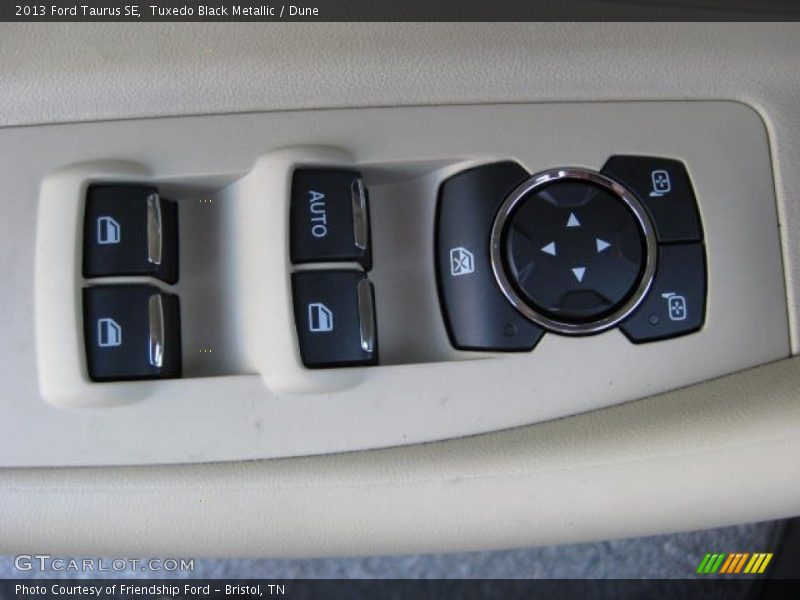 Tuxedo Black Metallic / Dune 2013 Ford Taurus SE