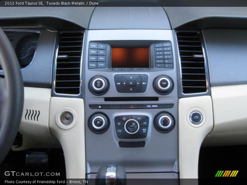 Tuxedo Black Metallic / Dune 2013 Ford Taurus SE