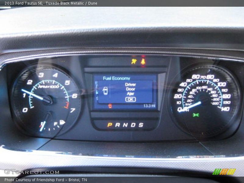 Tuxedo Black Metallic / Dune 2013 Ford Taurus SE