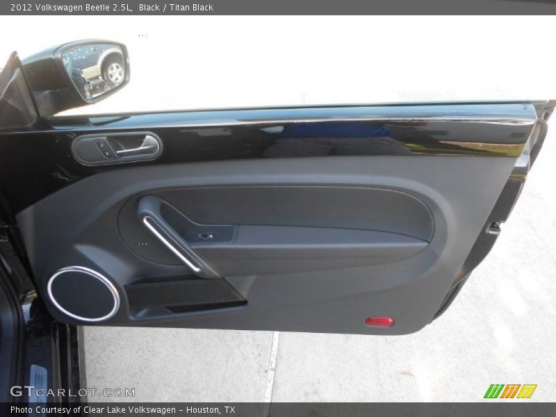 Black / Titan Black 2012 Volkswagen Beetle 2.5L
